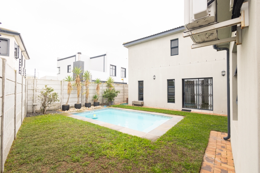 6 Bedroom Property for Sale in Parklands North Western Cape